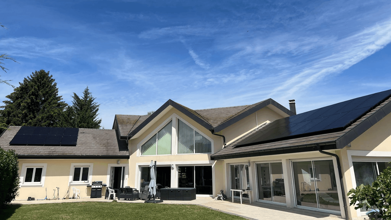 <div><span style="color: rgb(32,61,131);"><strong>Offre Panneau Photovoltaïque Sérénité </strong></span><span style="color: rgb(228,1,52);"><strong>3kWc</strong></span><span style="color: rgb(32,61,131);"><strong> et </strong></span><span style="color: rgb(228,1,52);"><strong>9kWc</strong></span></div>
